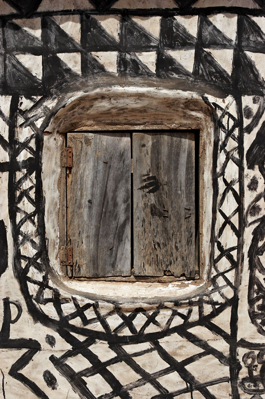 219   Gurunsi (Kassena) window